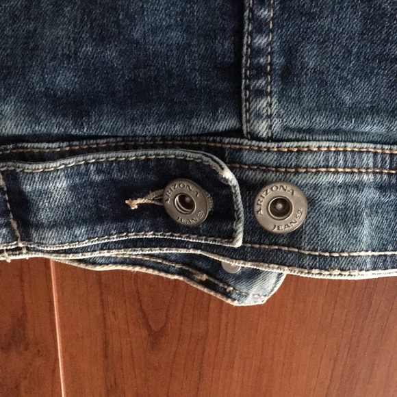 Women’s Arizona JeanCo short jean jacket - Picture 7 of 8
